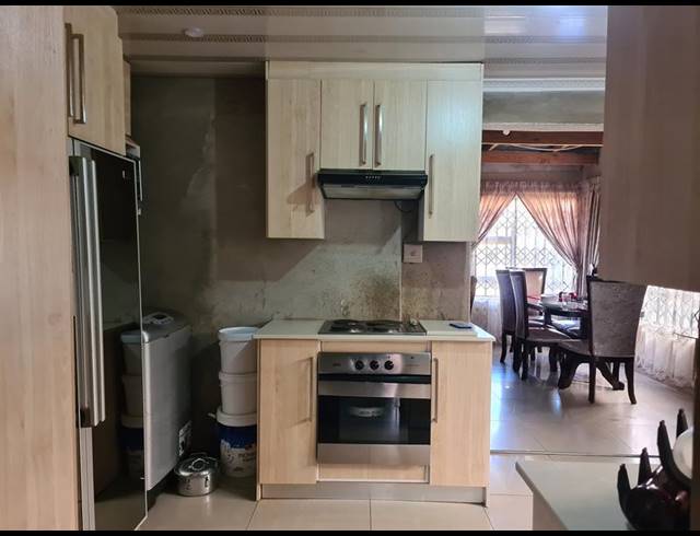 2 BEDROOM HOUSE FOR SALE IN STRETFORD